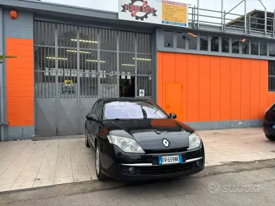 Usata Renault Laguna III Initiale 140 CV (102 kW) 2009 Nero Berlina