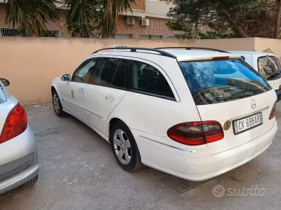 Usata Mercedes E220 150 CV (110 kW) 2005 Bianco Station wagon