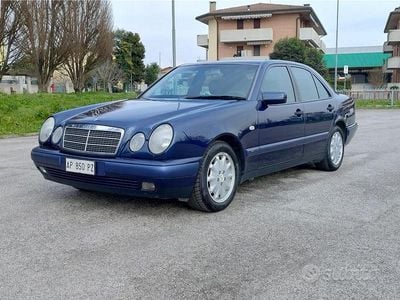 Mercedes E200