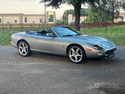 Usata Jaguar XK8 298 CV (219 kW) 2005 Grigio Cabrio