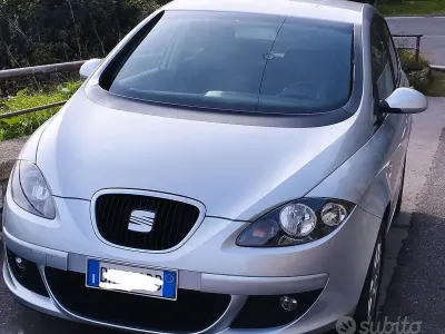 Usado Seat Altea 105 CV (77 kW) 2007 Gris Monovolumen