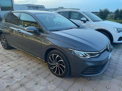 Usata VW Golf VIII Life 110 CV (80 kW) 2021 Grigio Berlina