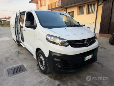 Usata Opel Vivaro-e Combi Enjoy 102 CV (75 kW) 2023 Bianco Monovolume