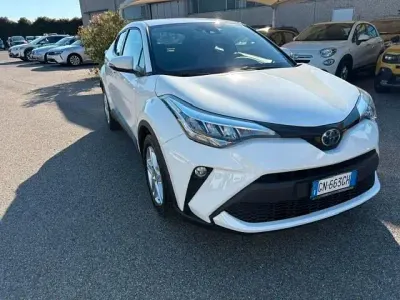 Usata Toyota C-HR Active 97 CV (71 kW) 2023 Bianco SUV