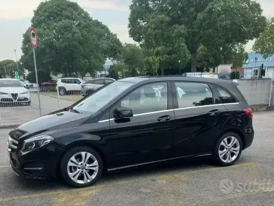 Usata Mercedes B180 109 CV (80 kW) 2018 Nero Utilitaria