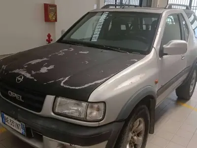 Usata Opel Frontera Sport 116 CV (85 kW) 1999 Argento SUV