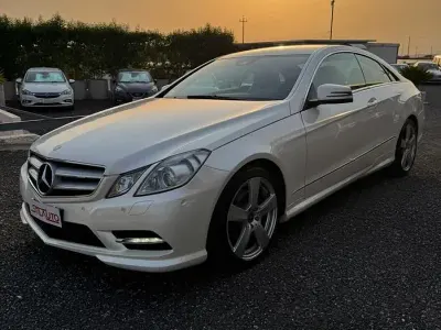 Usata Mercedes E220 AMG 170 CV (125 kW) 2012 Bianco Coupé