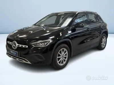 Usata Mercedes GLA180 Business 116 CV (85 kW) 2021 Nero pastello SUV