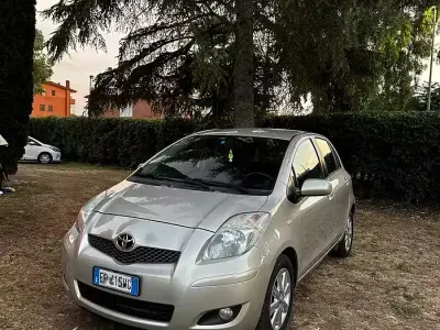 Usata Toyota Yaris Sol 100 CV (73 kW) 2011 Utilitaria