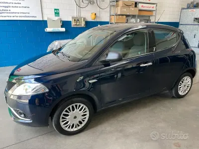 Usata Lancia Ypsilon 69 CV (50 kW) 2018 Blu Utilitaria