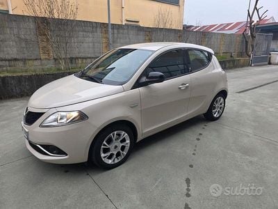 Usata Lancia Ypsilon Gold 69 CV (50 kW) 2015 Bianco Utilitaria