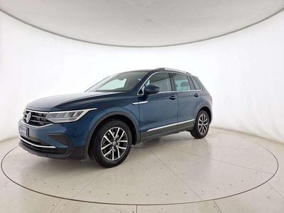 Usata VW Tiguan Life 131 CV (96 kW) 2023 Nightshade blue metallizzato SUV