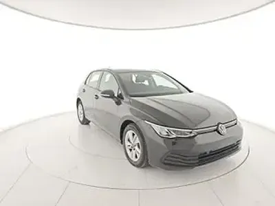 Usata VW Golf VIII Life 116 CV (85 kW) 2024 Grigio Utilitaria