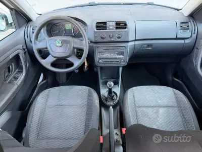 Käytetty Skoda Roomster 69 HP (50 kW) 2012 Valkoinen Tila-auto