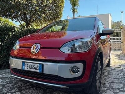 Usata VW cross up! 75 CV (55 kW) 2015 Rosso Utilitaria