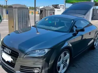 Begagnad Audi TT 170 HK (125 kW) 2012 Grå Sportkupé