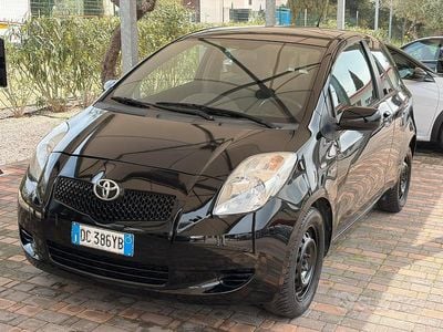 Usata Toyota Yaris 90 CV (66 kW) 2006 Nero Utilitaria
