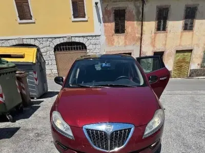 Usata Lancia Delta 120 CV (88 kW) 2009 Rosso Utilitaria