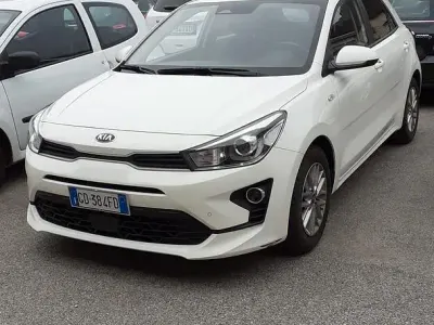 Usado Kia Rio 84 HP (61 kW) 2021 Branco Sedan