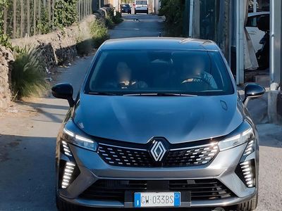 Usata Renault Clio V Techno 101 CV (74 kW) 2024 Grigio Berlina