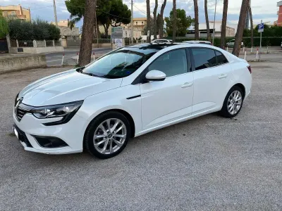 Usata Renault Mégane IV Zen 110 CV (80 kW) 2018 Bianco Berlina