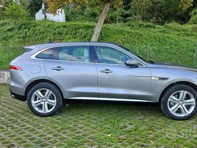 Usata Jaguar F-Pace 204 CV (150 kW) 2022 Grigio SUV