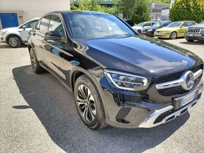 Usata Mercedes GLC200 163 CV (119 kW) 2021 Obsidian black SUV