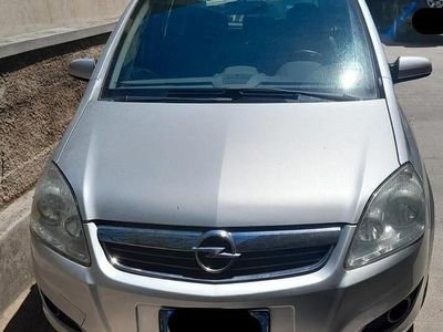 Usata Opel Zafira 2008 Grigio Monovolume