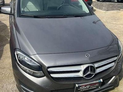 Usata Mercedes B180 109 CV (80 kW) 2017 Grigio Monovolume