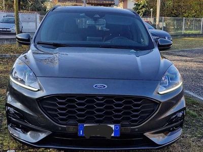 Begagnad Ford Kuga ST-Line 120 HK (88 kW) 2023 Grå SUV