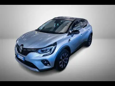 Usata Renault Captur Techno 145 CV (106 kW) 2023 Grigio chiaro SUV