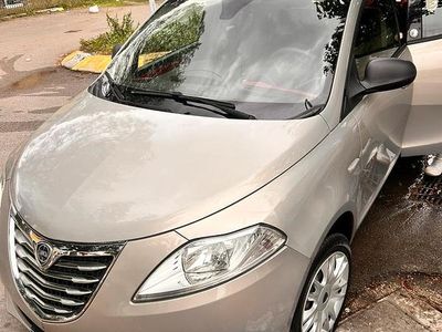 Usata Lancia Ypsilon 85 CV (62 kW) 2014 Grigio Utilitaria