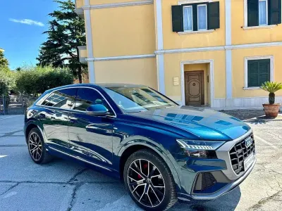 Usata Audi Q8 S-Line 231 CV (169 kW) 2020 Blu/azzurro SUV