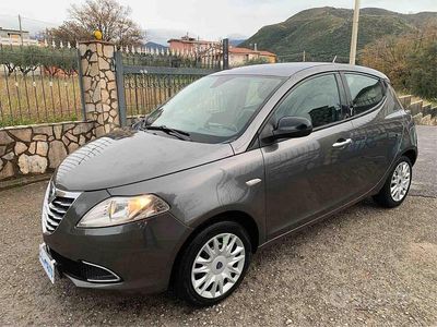 Usata Lancia Ypsilon 95 CV (69 kW) 2015 Grigio Utilitaria
