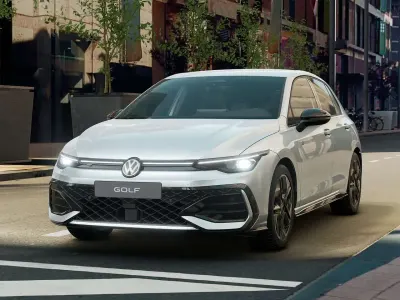 Nouvelle VW Golf VIII R-line Plus 150 ch (110 kW) 2026 Argent Berline