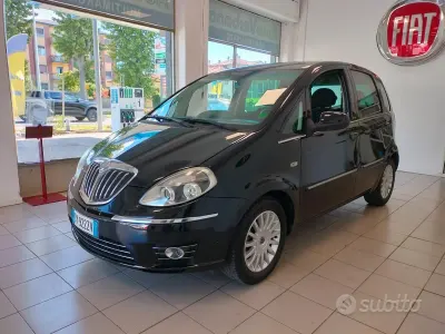 Usado Lancia Musa 95 CV (69 kW) 2009 Negro Monovolumen