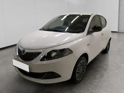 Usata Lancia Ypsilon Gold 69 CV (50 kW) 2024 Bianco Utilitaria