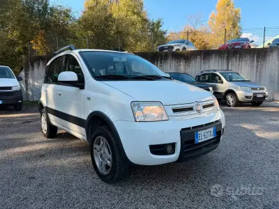 Second-hand Fiat Panda 4x4 Climbing 75 CP (55 kW) 2012 Alb Hatchback