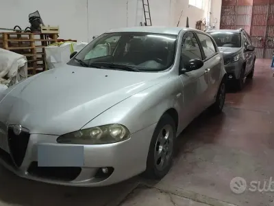 Usata Alfa Romeo 147 120 CV (88 kW) 2006 Grigio Utilitaria