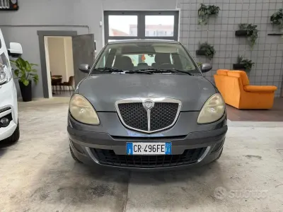 Usata Lancia Ypsilon 60 CV (44 kW) 2004 Grigio Utilitaria