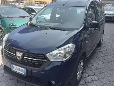 Usata Dacia Dokker Comfort 102 CV (75 kW) 2019 Blu/azzurro Monovolume