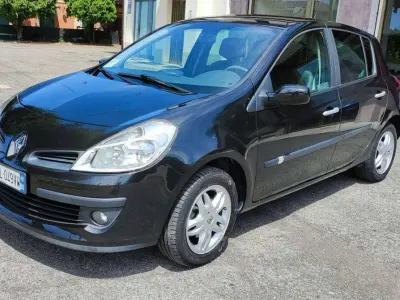 Usata Renault Clio III LE 75 CV (55 kW) 2007 Grigio Berlina