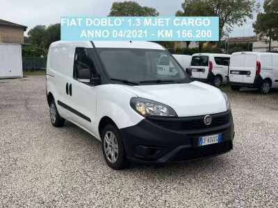 Usata Fiat Doblò Lounge 95 CV (69 kW) 2021 Bianco Monovolume