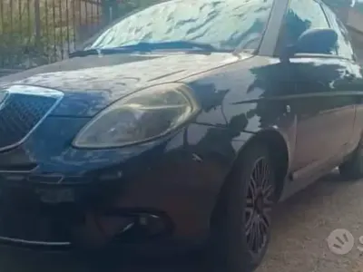 Usata Lancia Ypsilon 105 CV (77 kW) 2008 Nero Utilitaria