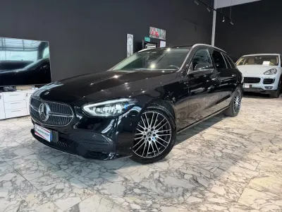 Usata Mercedes C220 200 CV (147 kW) 2022 Nero Station wagon