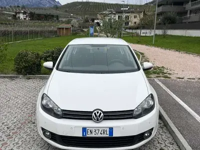 Używany VW Golf VII Comfortline 105 KM (77 kW) 2012 Biały Sedan/Limuzyna