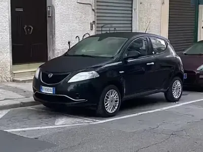 Usata Lancia Ypsilon 85 CV (62 kW) 2016 Utilitaria