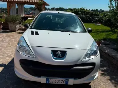 Usata Peugeot 206 60 CV (44 kW) 2010 Bianco Berlina