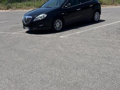 Begagnad Lancia Delta 140 HK (102 kW) 2012 Svart Halvkombi