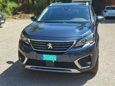 Usata Peugeot 5008 Allure 131 CV (96 kW) 2019 Blu/azzurro SUV